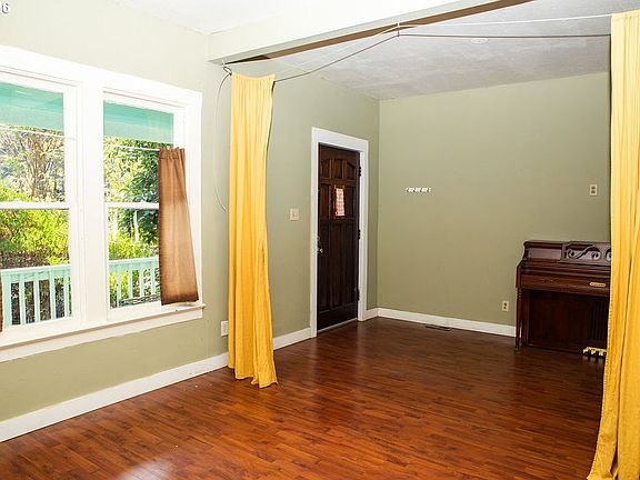 4th image of 429 NE 79th Ave