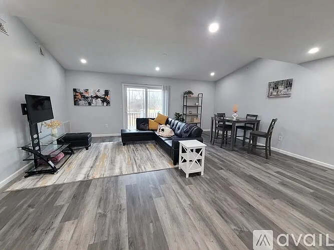 4 Sapphire Ln #5 — Photo 8