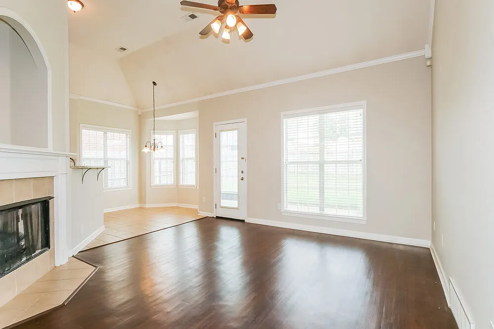 3 bed, 2.0 bath, 1500 sqft, $1,740 — Photo 4
