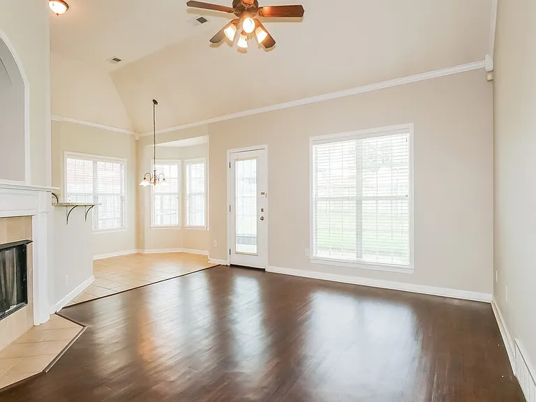 9921 Greenalder Cv N — Photo 4