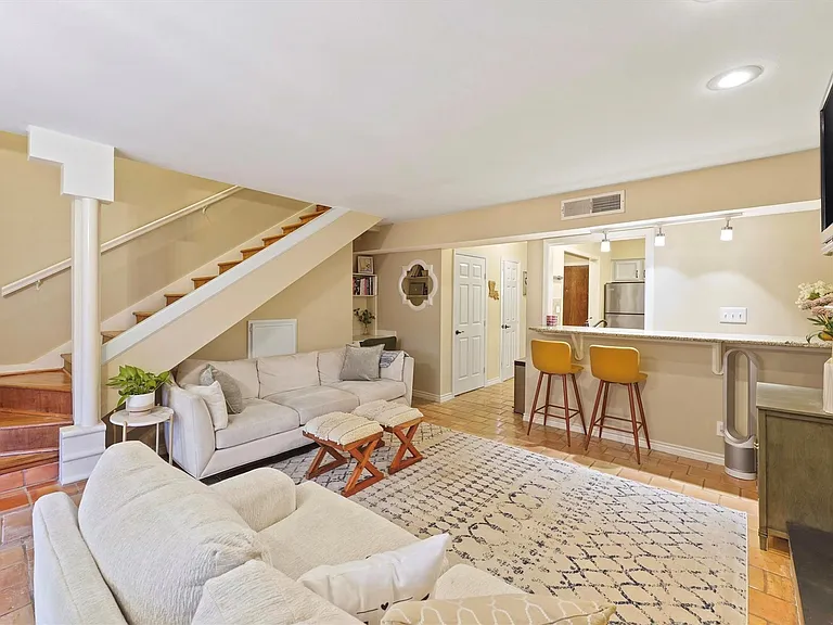 1953 Stoney Brook Dr #1953 — Photo 8