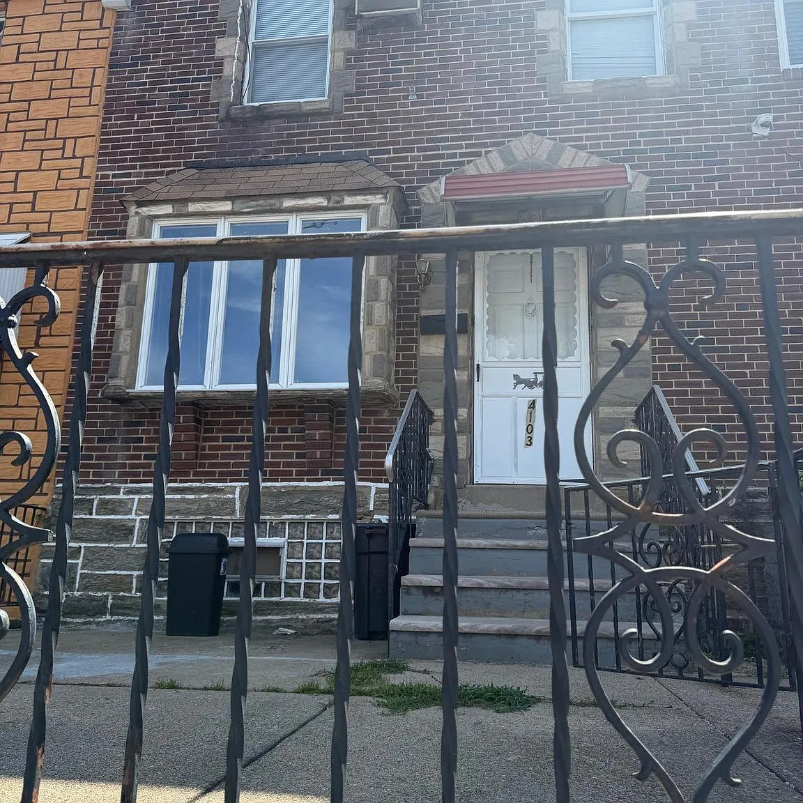 3 bed, 1.0 bath, 1152 sqft, $1,800 — Photo 2
