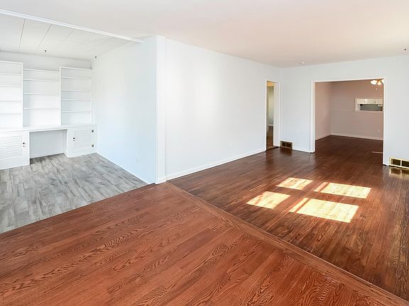 3rd image of 44 E Collingswood Ave Floor 1