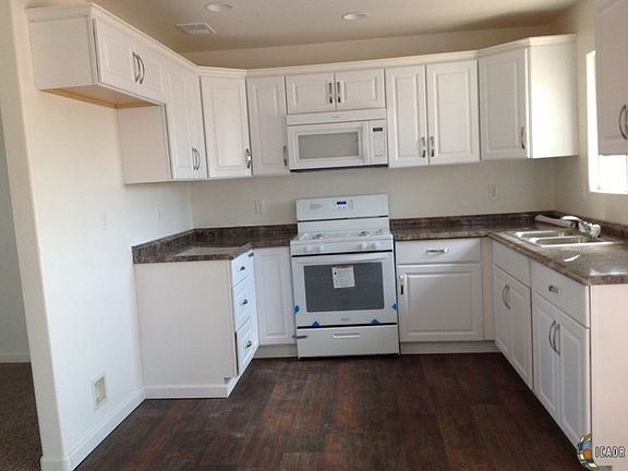2nd image of 133 E Bonita St