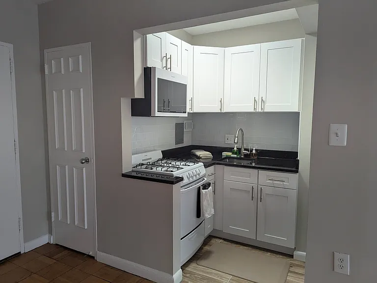 1727 Massachusetts Ave NW #811 — Photo 2