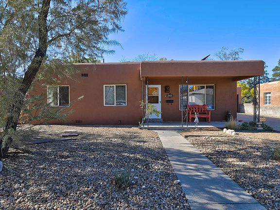 2nd image of 429 Fontana Pl NE