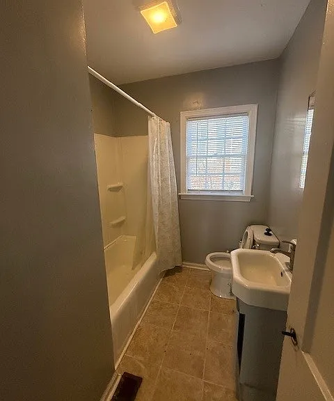 483 Peronneau St — Photo 2