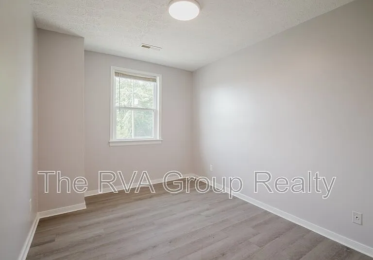 3807 Woodlawn St #8 — Photo 23