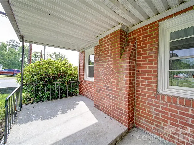 720 S Main St — Photo 4