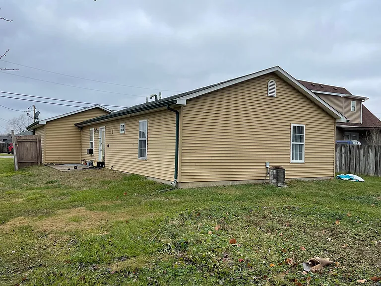 132 Tecumseh Dr — Photo 3