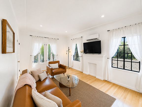 3rd image of 944 12th St #5A