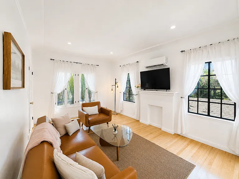 944 12th St #5A — Photo 3
