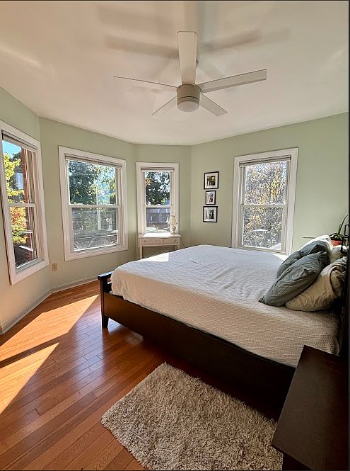 Could not be a sunnier bedroom!!