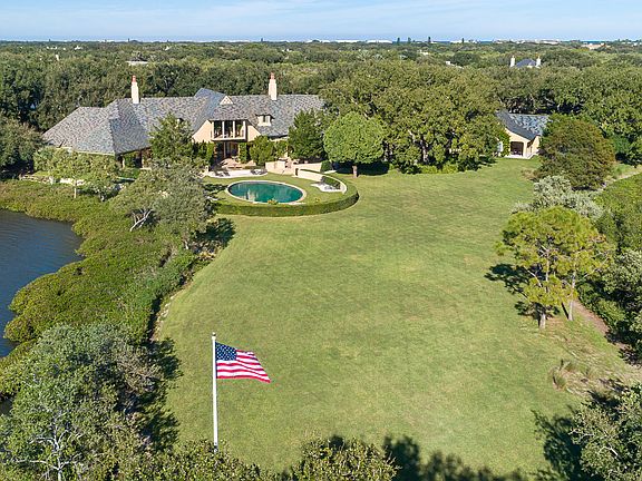 4th image of 111 Stingaree Point