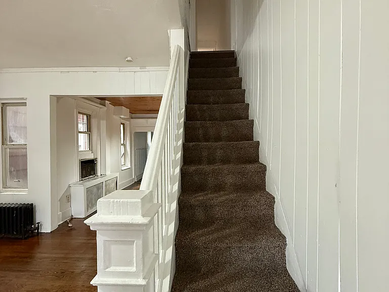 933 Beatty St — Photo 10