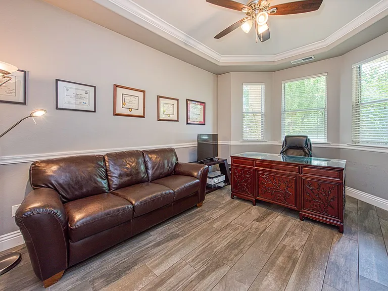 10234 N Rowell Ave — Photo 18