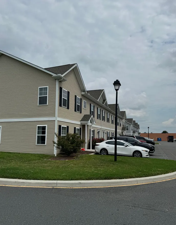 3 bed, 2.5 bath, 1606 sqft, $1,800 — Photo 2