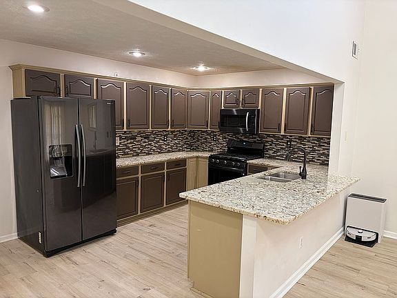 5th image of 8100 Cobblestone Ct