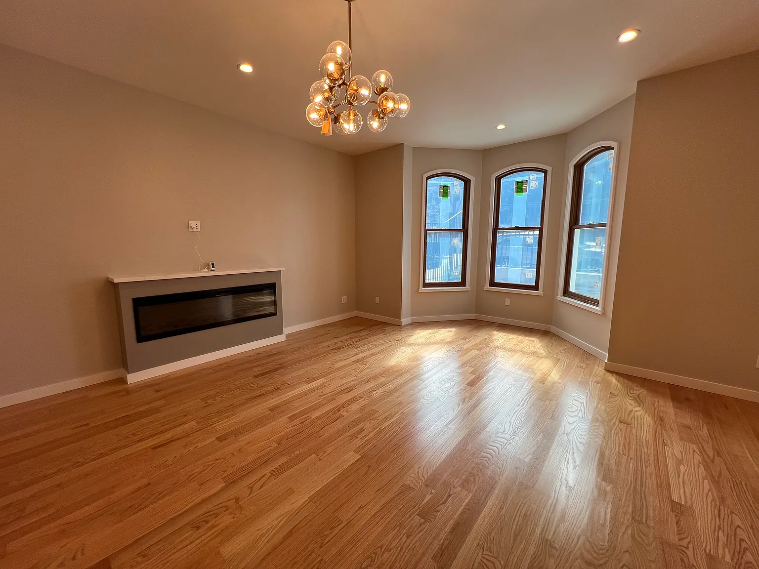 2 bed, 1000 sqft, $4,300 — Photo 1