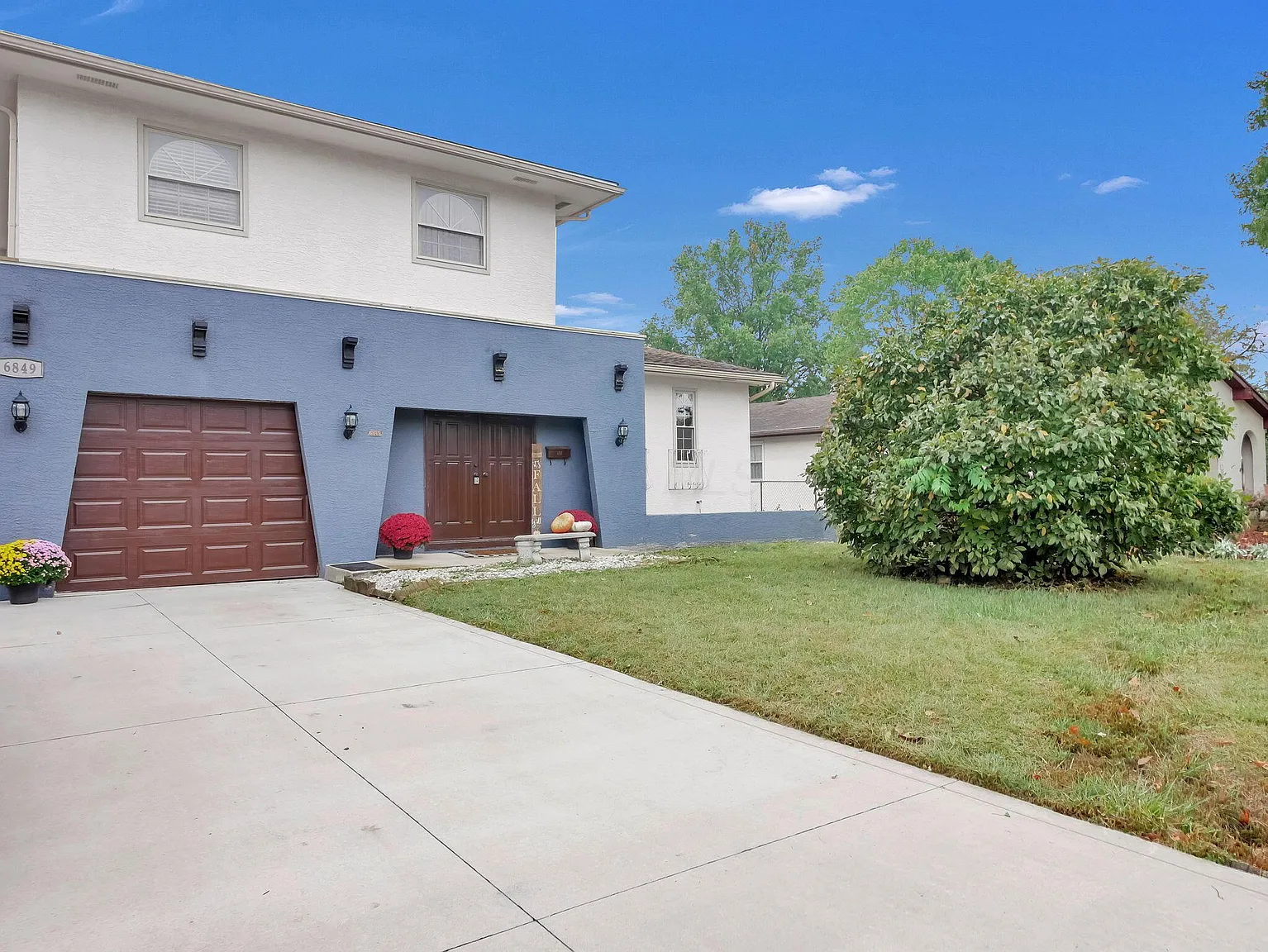 6849 Roundelay Rd N photo 1