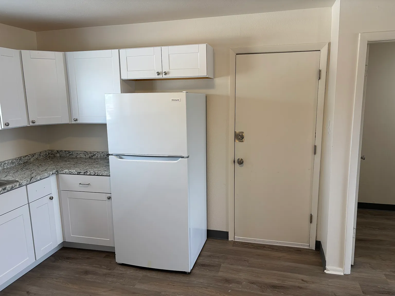 2 bed, 800 sqft, $1,600 — Photo 3