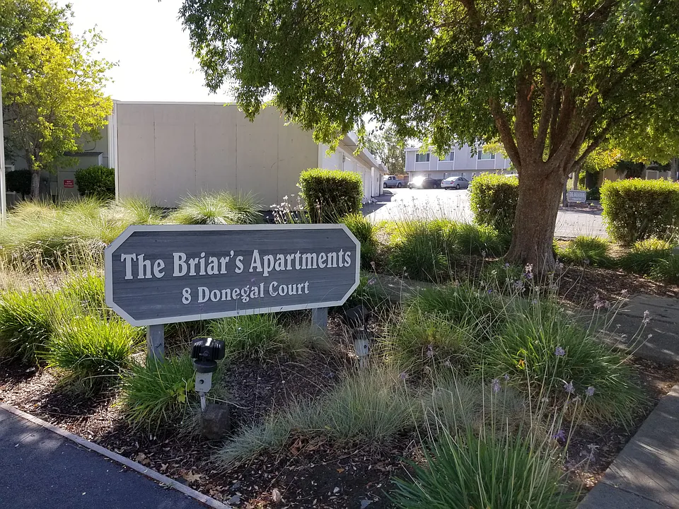 Garden-style complex in great Pleasant Hill