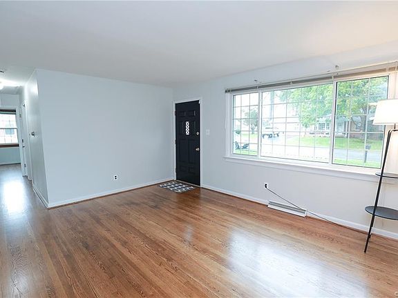 5th image of 7977 Kenmore Dr