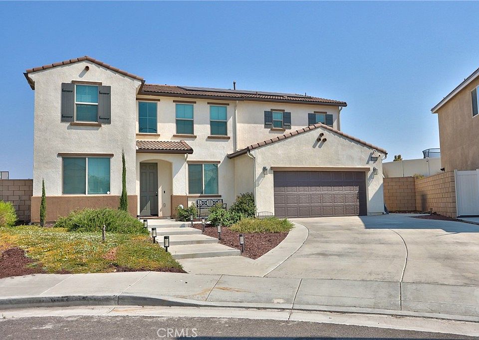 1st image of 33022 Clairette Ct