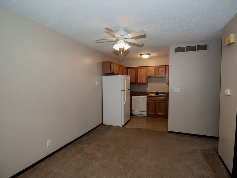 105 N Orr Dr — Photo 5