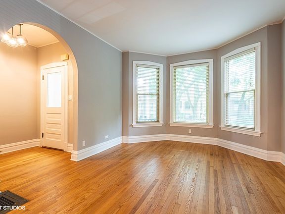 3rd image of 3816 N Seeley Ave #1