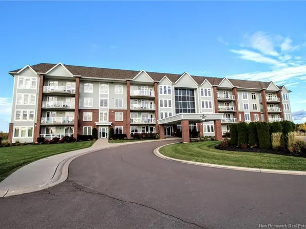 185 Royal Oaks Blvd #105, Moncton, NB E1H 2P7