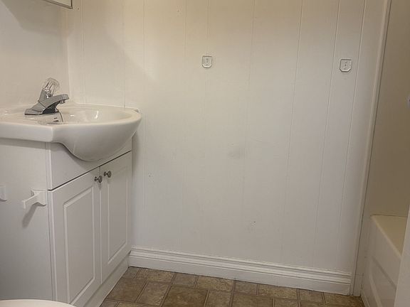 4th image of 10 Brock St E #2