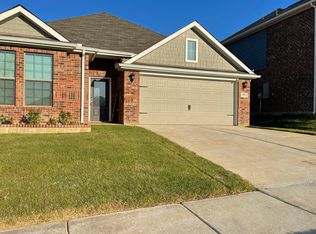 353 Lowery Oaks Trl, Fort Worth, TX 76120