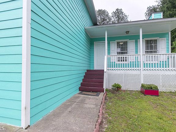 3rd image of 590 Wayside Dr