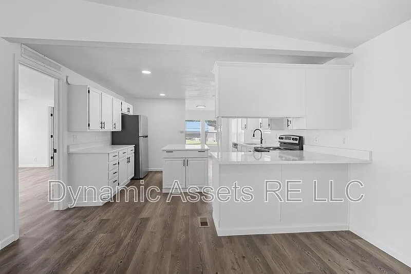 3 bed, 2.0 bath, 1568 sqft, $1,575 — Photo 1