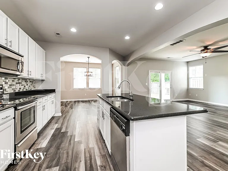372 Sanctuary Park Dr — Photo 8