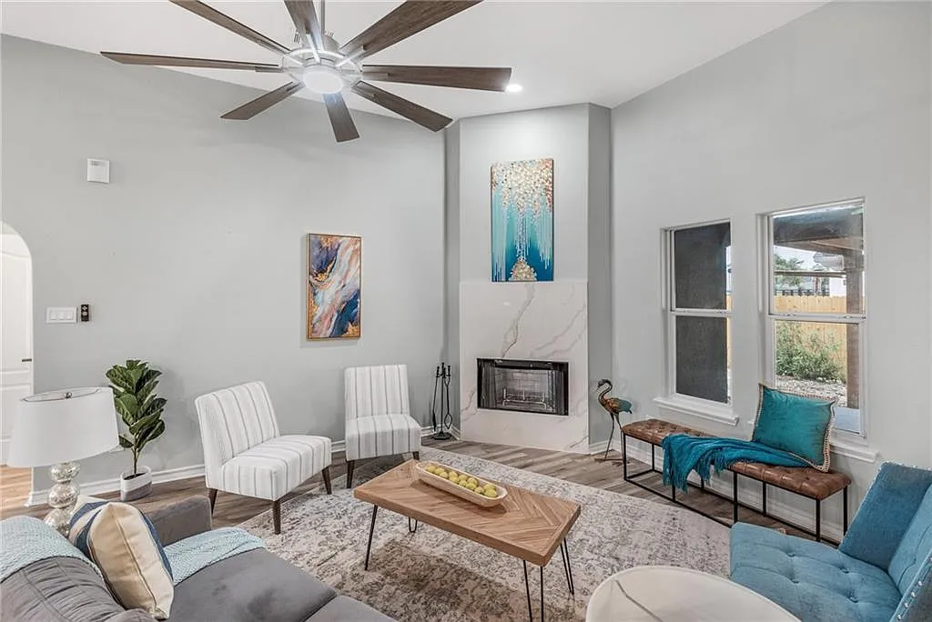3 bed, 1921 sqft, $3,300 — Photo 4