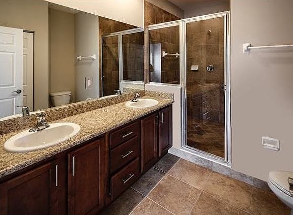 3rd image of 5912 Woodlands Blvd #2
