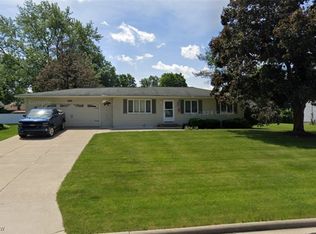 2870 Greenridge Rd, Barberton, OH 44203