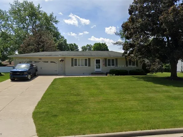 2870 Greenridge Rd, Barberton, OH 44203