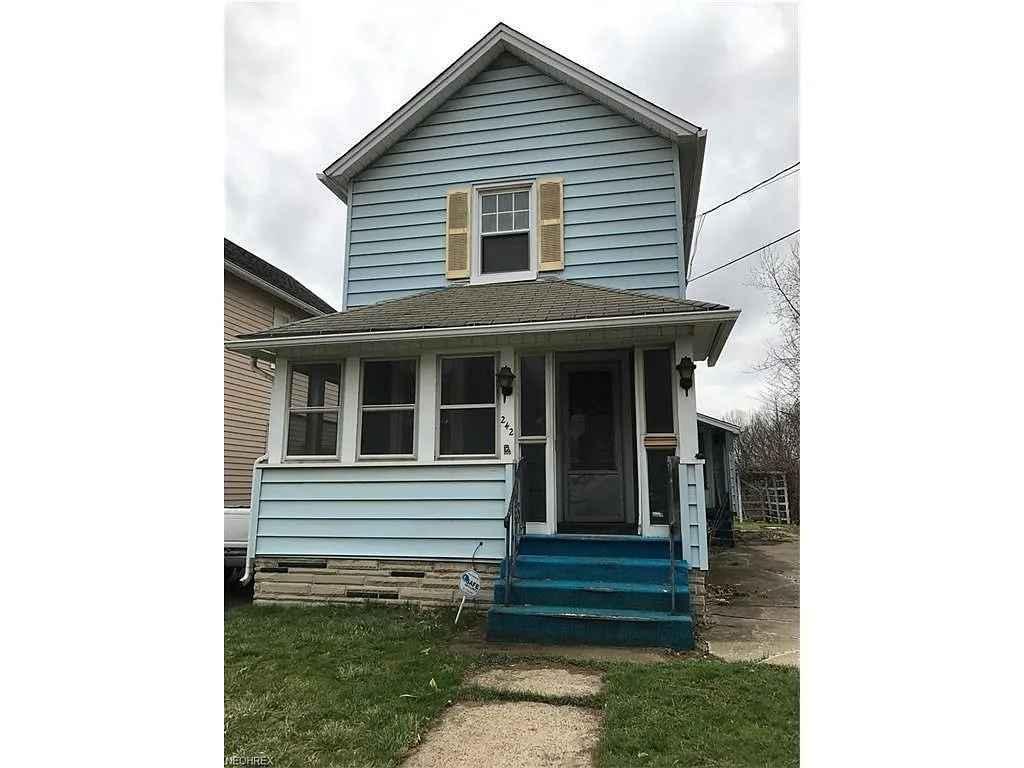 242 S Davis St SE photo 1
