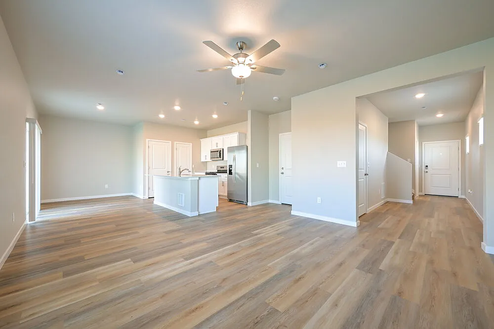 4 bed, 2.5 bath, 1924 sqft, $2,700 — Photo 4
