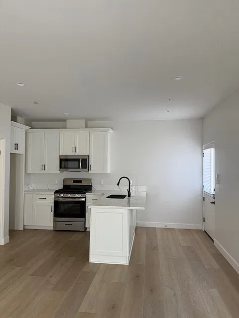 1 bed, 550 sqft, $2,000 — Photo 2