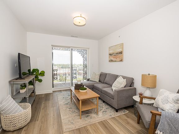 3rd image of 9396 Landings Ln #506-DES