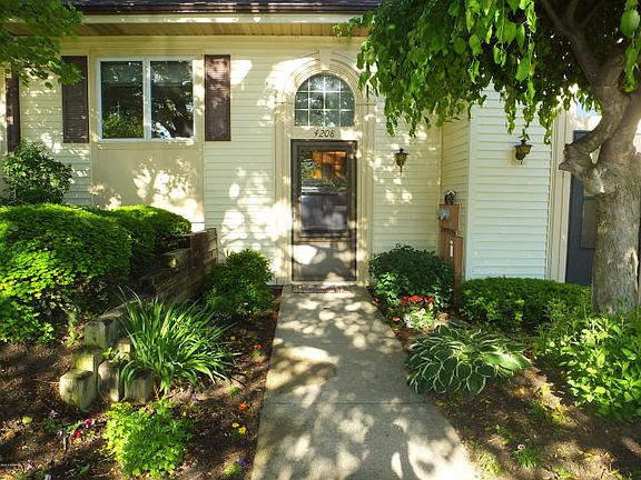 2nd image of 4208 Eastcastle Ct SE