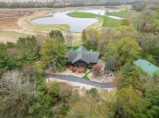 3317 S Country Club Rd, Woodstock, IL 60098