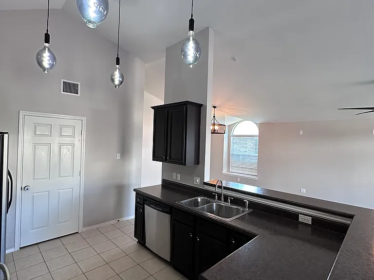 6902 Golden Oak Ln — Photo 7