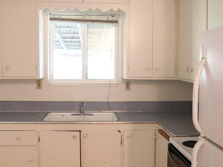 330 N 1020 E — Photo 8