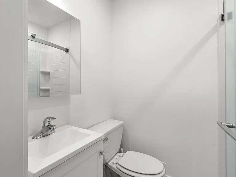 621 E 8th St #2 — Photo 4