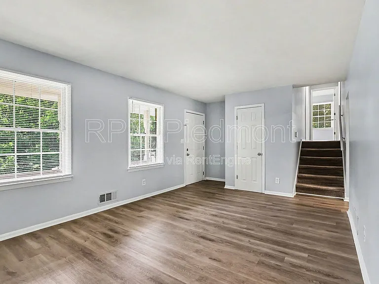 2642 Hatfield Cir SE — Photo 2